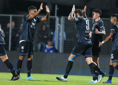 Con dos de Vegetti, Belgrano pudo con Gimnasia y sigue subiendo