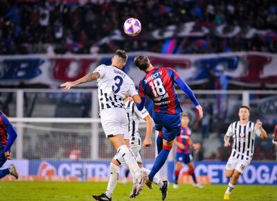 San Lorenzo y Talleres igualaron 0-0 en Córdoba: Batalla le atajó un penal a Michael Santos