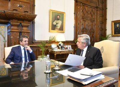 Alberto Fernández quiere controlar la subida del dólar mientras que Massa busca ayuda