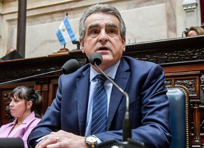 Tiene miedo y abrió el paraguas por las dudas: Agustín Rossi aseguró que si no mide "no seré precandidato"