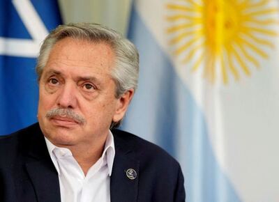 Pateó el tablero: Alberto Fernández se arrodilla para pedir favores y lo tildan como "rata traidora"