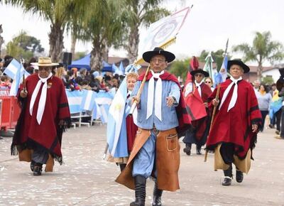 Malvinas Argentinas: se realizó un gran desfile por el 207° aniversario del Día de la Independencia