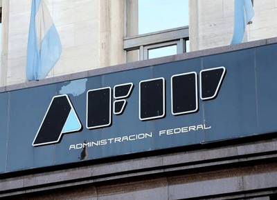 Papita pal' loro: la AFIP persigue a argentinos con cuentas en el exterior y retiene 100 mil millones de pesos "dudosos"