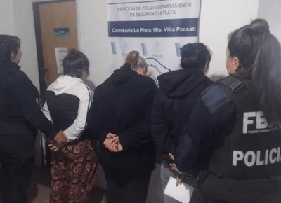 Tres mujeres quedaron detenidas por robar en un supermercado de La Plata: escondieron en sus prendas quesos y manteca