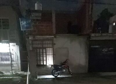 Berisso: ultimaron de tres tiros a un hombre cuando lavaba su moto frente a su casa