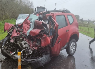 La Plata: una camioneta y un micro chocaron de frente y uno de los conductores falleció