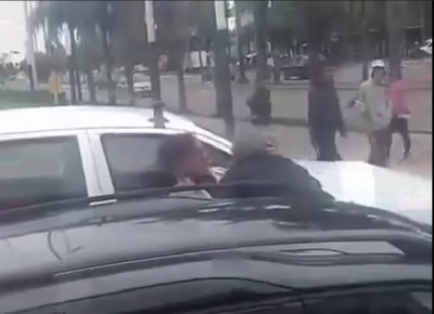 Video | La Plata: Dos hombres se enfrentaron a las trompadas en avenida 32