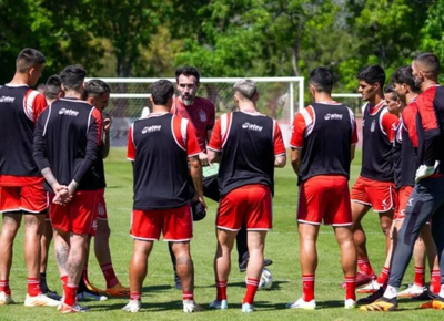 Eduardo Domínguez tuvo otra mala noticia en la vuelta a los trabajos