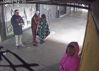 VIDEO | Fisuritas intentaron destruir una cámara de vigilancia en pleno centro