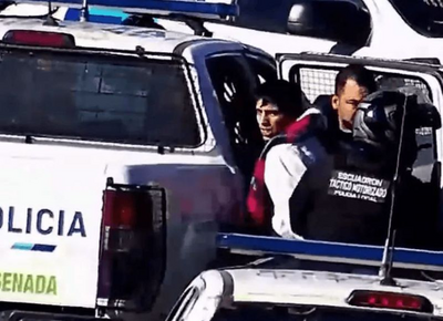 Robó una camioneta estando armado, lo siguió la policia y fue arrestado tras chocar contra un poste