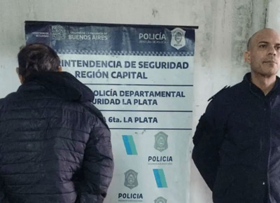 La Plata: Detuvieron a un hombre que se masturbaba a bordo de su auto mientras le sacaba fotos a mujeres
