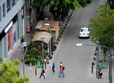 Mientras los barrios platenses se caen a pedazos, Alak quiere gastar 800 millones en mejorar centros comerciales