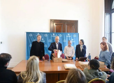 Mientras La Plata se desmorona segundo a segundo en todo sentido, Alak avanza con los centros comerciales de 8 y 12 por 740 millones