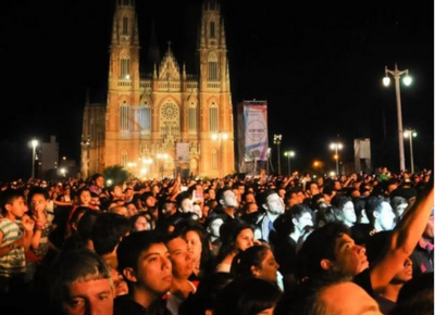 Prohibirán el ingreso de bebidas alcohólicas, aerosoles y pirotecnia en Plaza Moreno por el Aniversario de La Plata