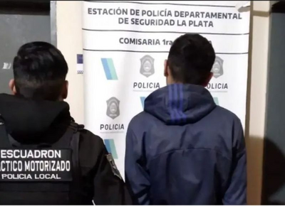 Video: Repartidores molieron a golpes a un delincuente en el centro de La Plata
