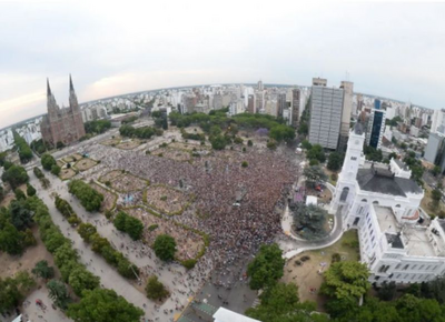 La Plata celebra su 142° aniversario con una fiesta en Plaza Moreno