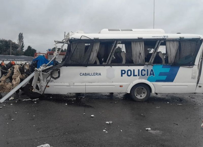 Accidente fatal en la Ruta 7: cuatro agentes de la Policía Bonaerense pierden la vida en un choque violento