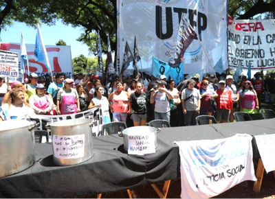 Piqueteros desafían al Gobierno con 500 protestas en todo el país: Reclaman alimentos, bono de emergencia y actualización de prestaciones sociales