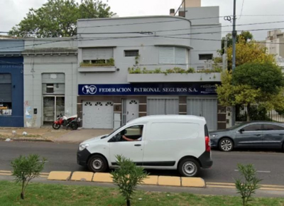 "Ya que estamos, apretemos a estas viejas": jubiladas sufrieron violento robo por error en el centro de La Plata