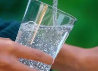 Es jubilada, vive en City Bell y se levanta a las 4 de la mañana a cargar agua porque después no hay más