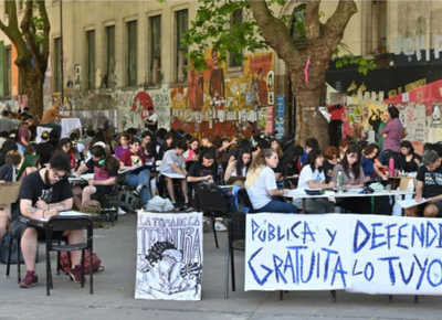 La apertura de clases en las facultades de la UNLP está en riesgo debido a la falta de aumentos salariales