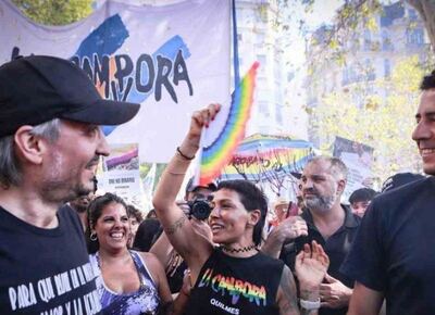 VIDEO | Mayra Mendoza se autopercibía segura en la marcha LGBTINBQ y la escracharon: "Vergüenza te tendría que dar"