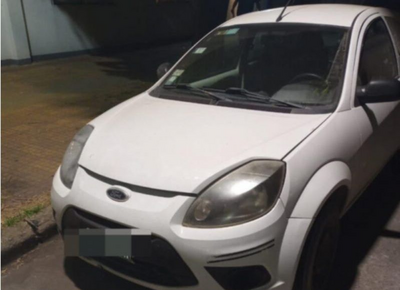 La Plata: Menores con antecedentes robaron un auto, cayeron tras persecución y ya volvieron con sus padres