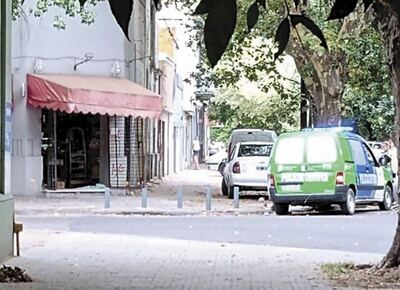 Pesadilla en la madrugada: cuatro encapuchados dejan a matrimonio sin nada y desgarrado