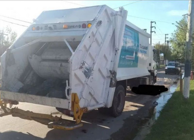 Se conoció el video del momento en que un camión recolector atropelló y mató a una barrendera en Tolosa
