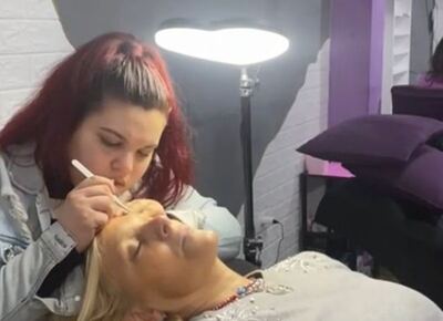Con esfuerzo y sin clientes: el camino de dos platenses que hoy tienen su propio estudio de belleza y dan cursos