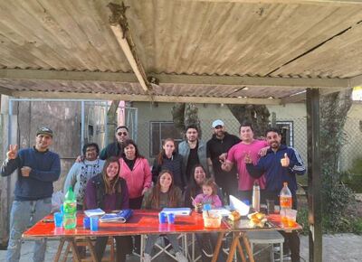 La agrupación Buenos Muchachos repartió más de 350 bolsones en Ensenada: "El hambre no tiene nombre ni apellido"