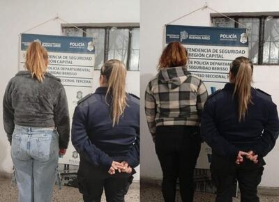 Atados y con sangre: rescatan a varios perritos de una casa y procesan a dos mujeres por maltrato animal