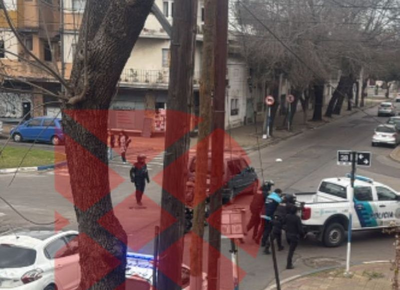 Escándalo en Jardín de Infantes de La Plata: piñas entre padres y un patrullero se quedó sin nafta