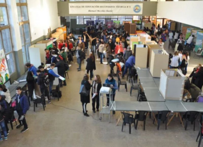 Orgullo platense: estudiantes de una escuela técnica construyeron una casa sustentable ante inundaciones