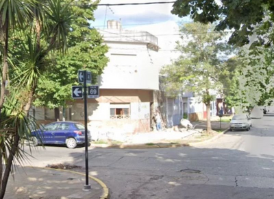 Indignante ataque en La Plata: encapuchados asaltaron a un hombre de 95 años en su casa de 4 y 69