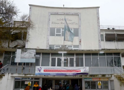 Emergencia en el Hospital San Martín: evacuaron a bebes por materia fecal en los techos y ratas en las salas