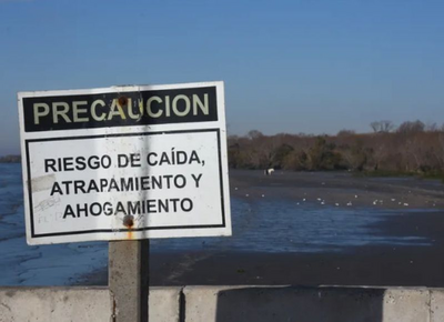 Investigan a ABSA por un desastre ambiental en Berisso: denuncian vuelco de aguas negras sin control al Río de la Plata