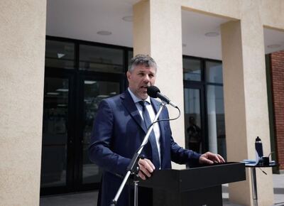 Hourcade recorrió la nueva Casa de la Provincia: "Gestionar es acercar soluciones, construyendo puentes y no muros"