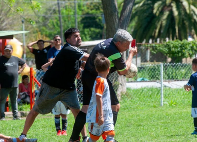 Violencia en el fútbol infantil platense: un padre agredió a un árbitro