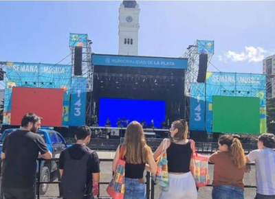 En La Plata ya se vive el clima de fiesta por el aniversario 143 de la ciudad: todo listo en Plaza Moreno
