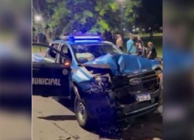 Patrullero de Secretaría de seguridad chocó contra un camión de Edesur en Parque Alberti: habrían apartado a la conductora