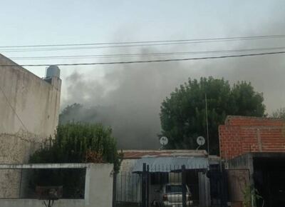 Un niño jugaba con un encendedor y desató el incendio que causó la muerte de una mujer y dos niñas en La Plata