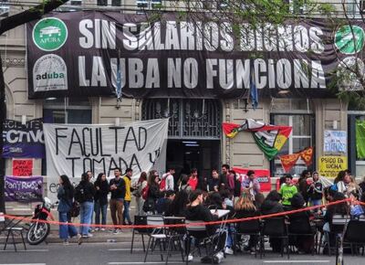 El salario docente universitario perdió el equivalente a siete meses de ingresos durante el gobierno de Milei
