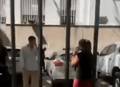 Preso se tiró desde el cuarto piso de tribunales tras escuchar su sentencia y cayó sobre el auto de un juez en La Plata