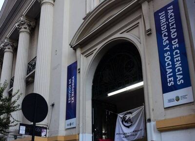 Protestarán en la UNLP porque la Justicia autorizó a un ex funcionario del Poder Judicial de Quilmes condenado a 15 años por violar a su hijastra a rendir un examen