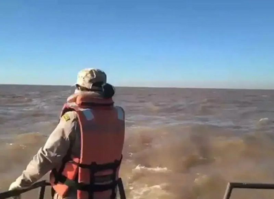 Sigue la intensa búsqueda de los cinco pescadores desaparecidos en el Río de la Plata