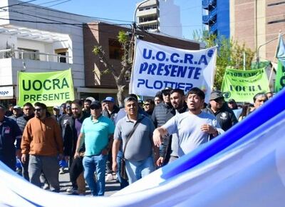 Una facción de la UOCRA protestó en la Autopista a Buenos Aires por reclamos laborales