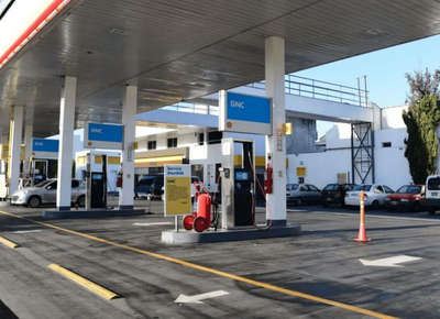 ¿Por qué volvió a restringirse la venta de GNC en La Plata y qué estaciones de servicio siguen cargando?