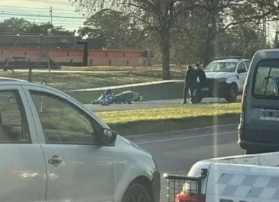Intentó robarle la moto a un policía federal en La Plata, se defendió a los tiros y uno de los delincuentes murió