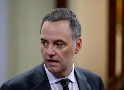 Prohibieron la salida del país a Manuel Adorni por peligro de fuga: la medida fue tomada por el juez federal Ariel Lijo